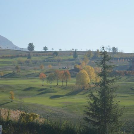 Golf Valcurone Hotel Momperone Bagian luar foto