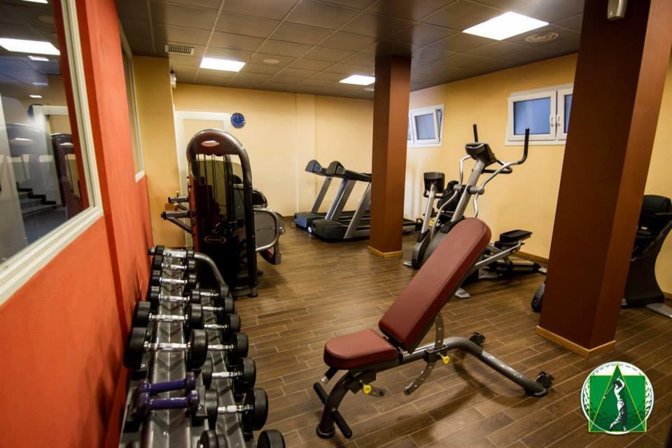 Golf Valcurone Hotel Momperone Bagian luar foto