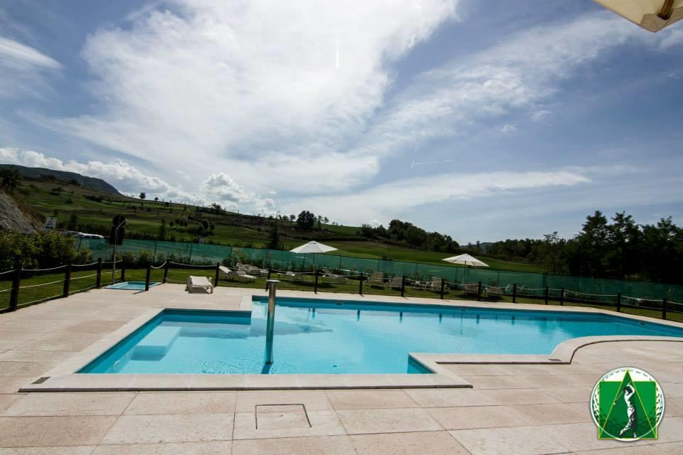 Golf Valcurone Hotel Momperone Bagian luar foto
