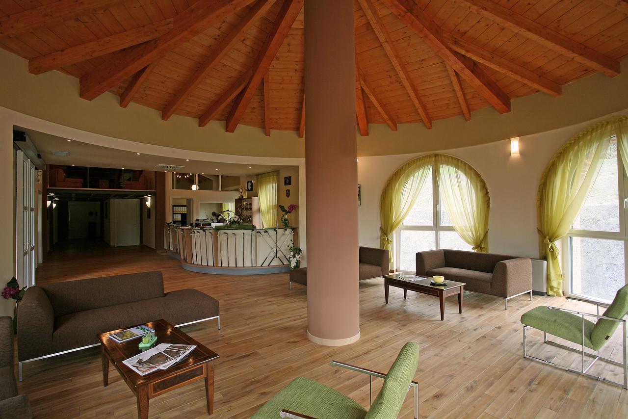Golf Valcurone Hotel Momperone Bagian luar foto