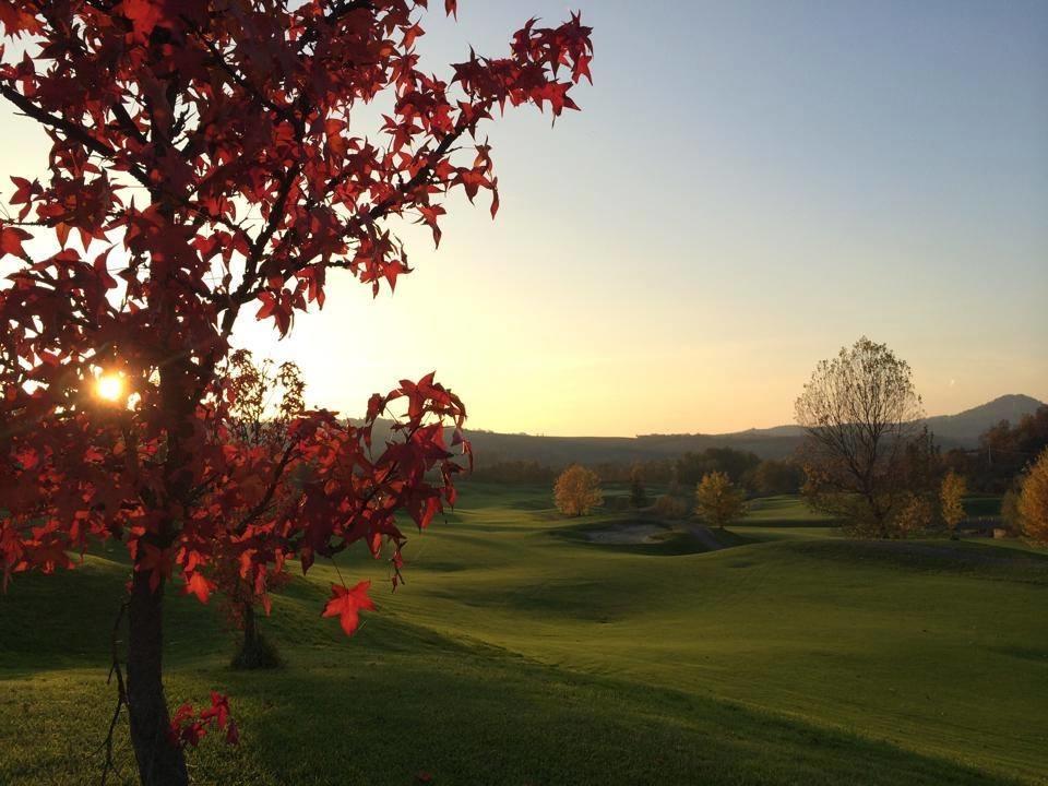 Golf Valcurone Hotel Momperone Bagian luar foto