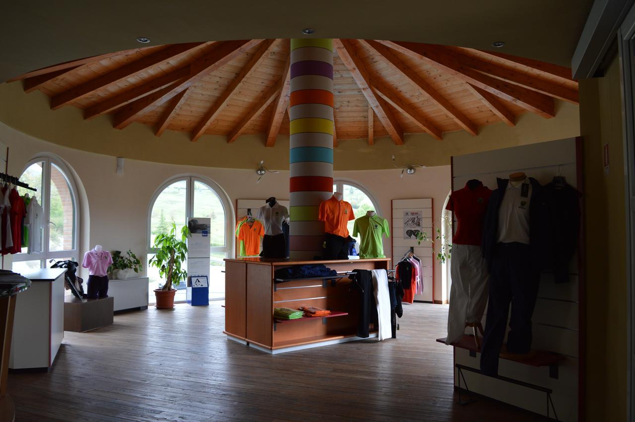 Golf Valcurone Hotel Momperone Bagian luar foto