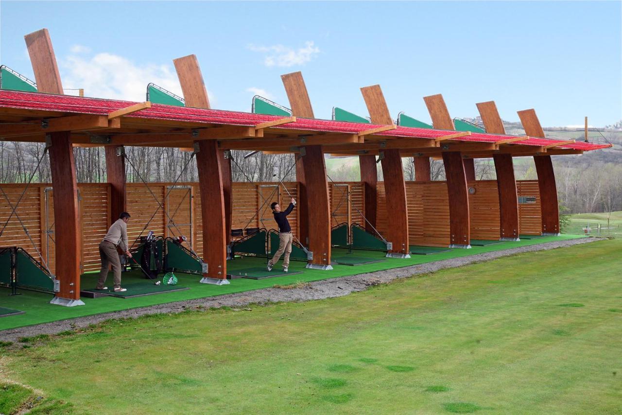 Golf Valcurone Hotel Momperone Bagian luar foto