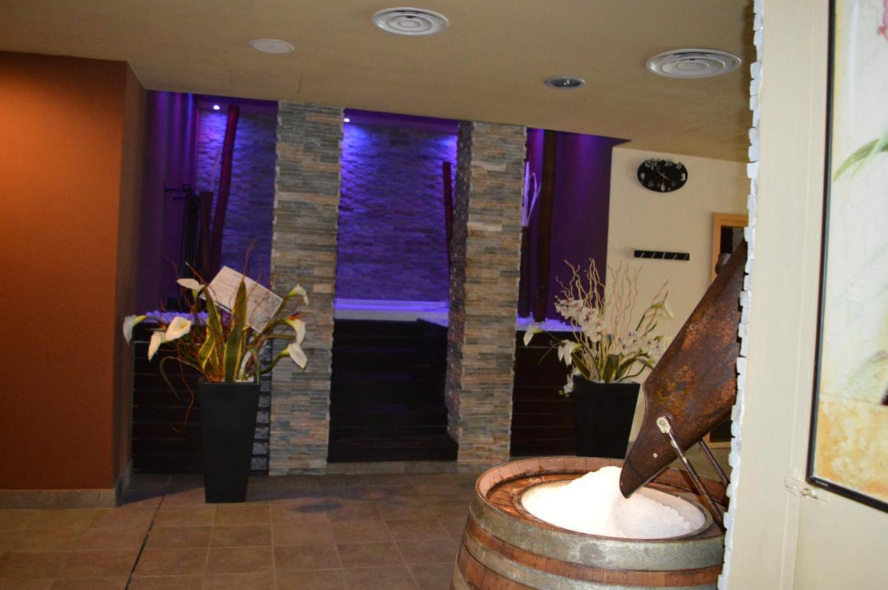 Golf Valcurone Hotel Momperone Bagian luar foto